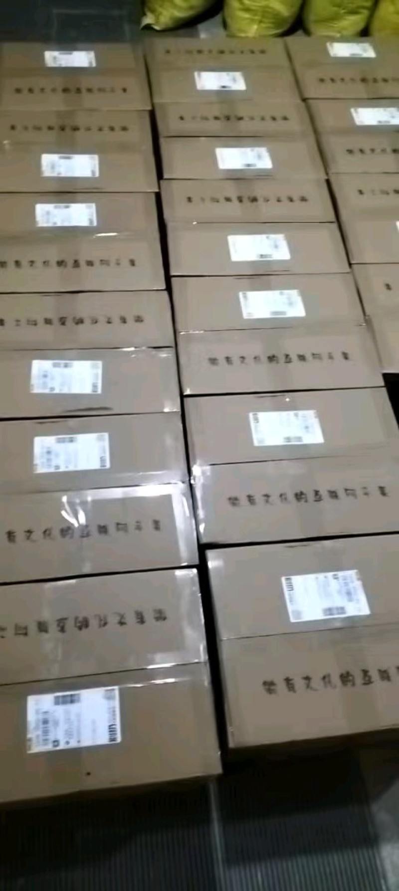 （澳洲青苹史密斯）甘肃陇南高档翠绿色苹果，口感脆酸多汁。