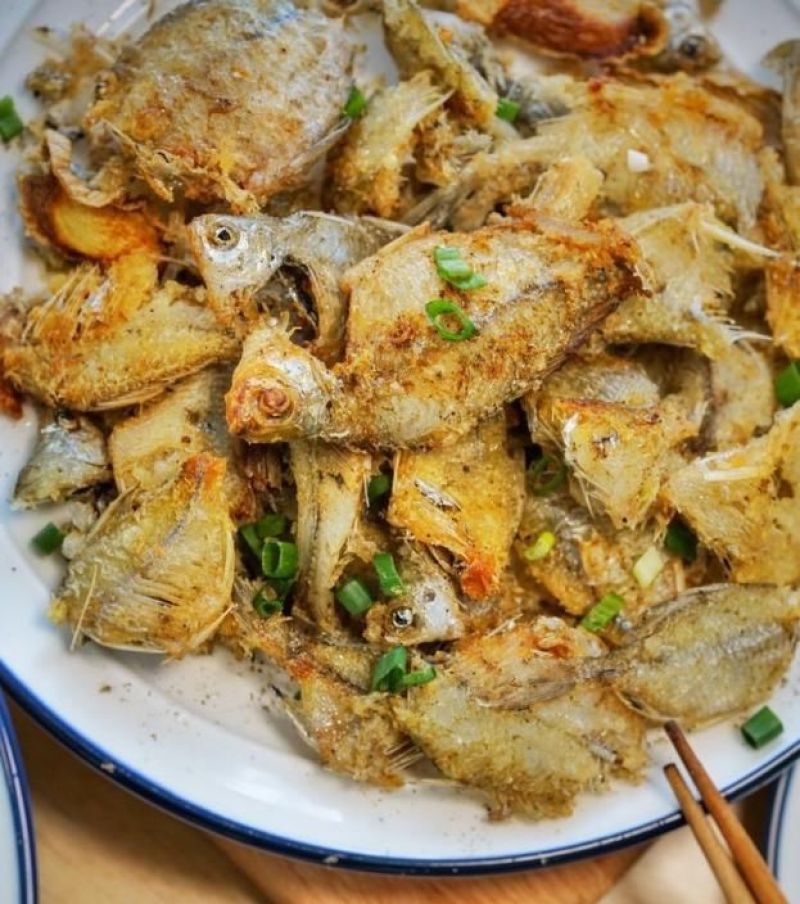 鳑鲏鱼，开肚去内脏适合，煎炒烹炸，休闲美味佳肴！