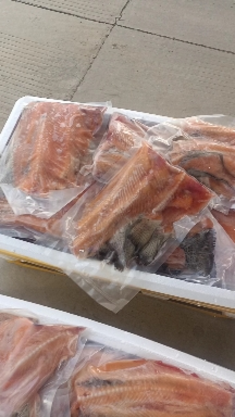 三文鱼鱼排，鱼骨，厂家直家直销，货源稳定，可定做