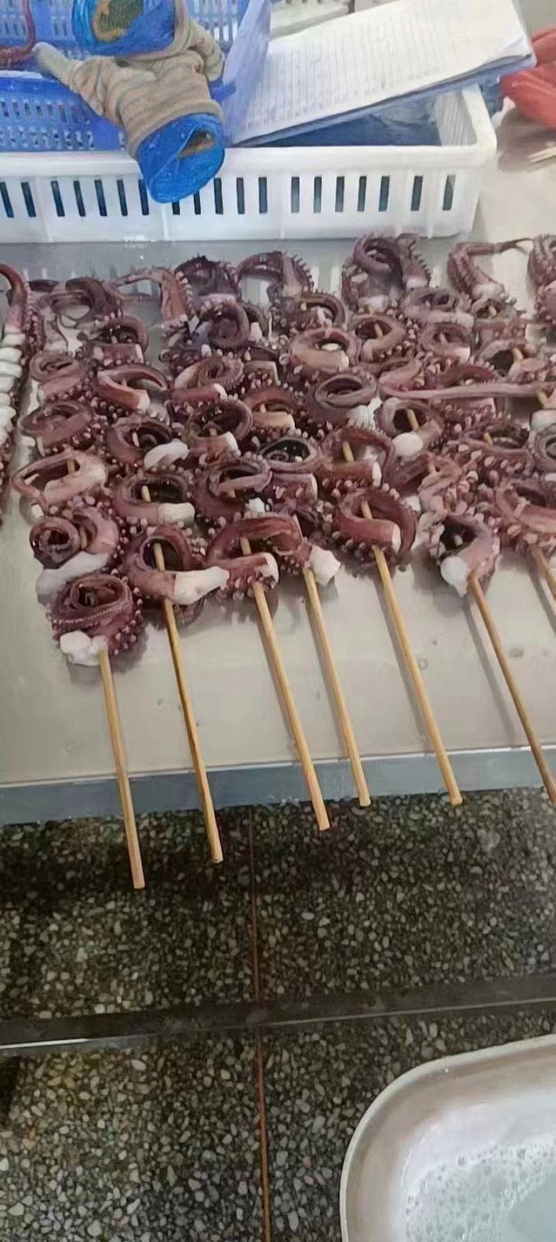 鱿鱼串。产地经营货源，质地优良，保质保量各种规格有货