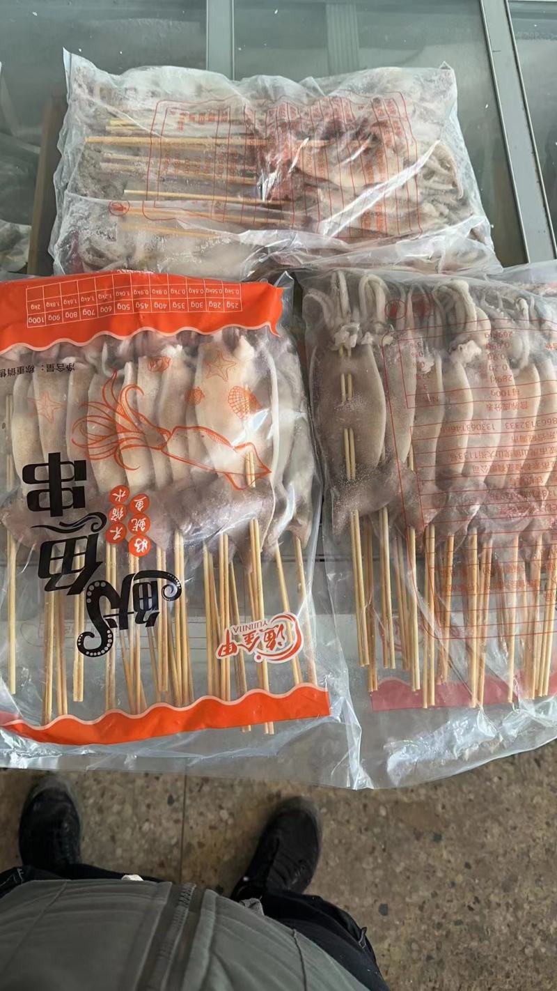 鱿鱼串。产地经营货源，质地优良，保质保量各种规格有货
