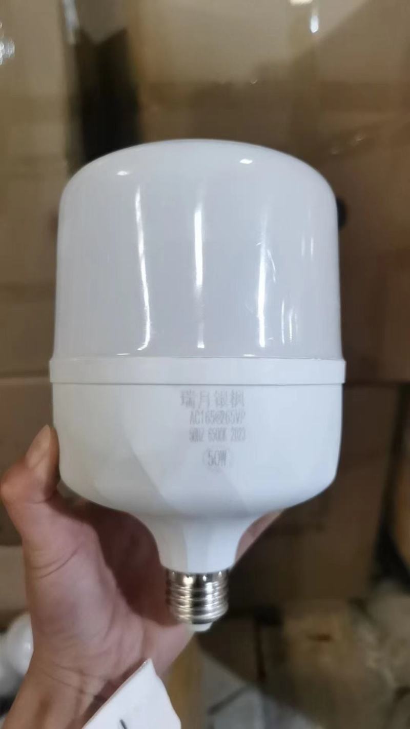 节能灯泡，各种瓦数，螺丝挂丝都有货，欢迎来询价，