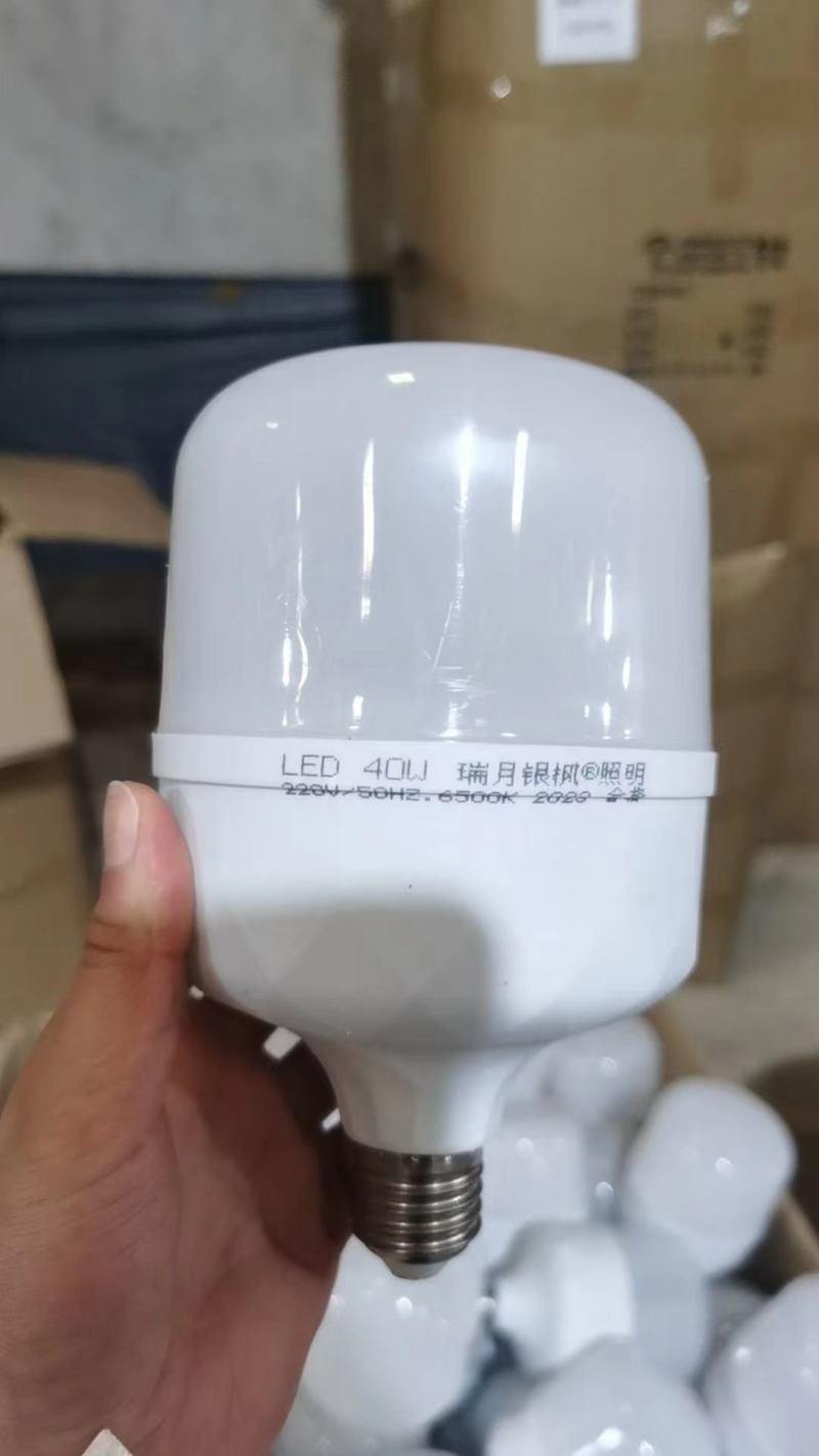 节能灯泡，各种瓦数，螺丝挂丝都有货，欢迎来询价，