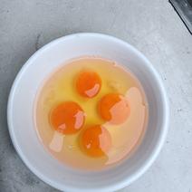 养殖基地新鲜品质，鸡蛋中的精品，色泽鲜艳，