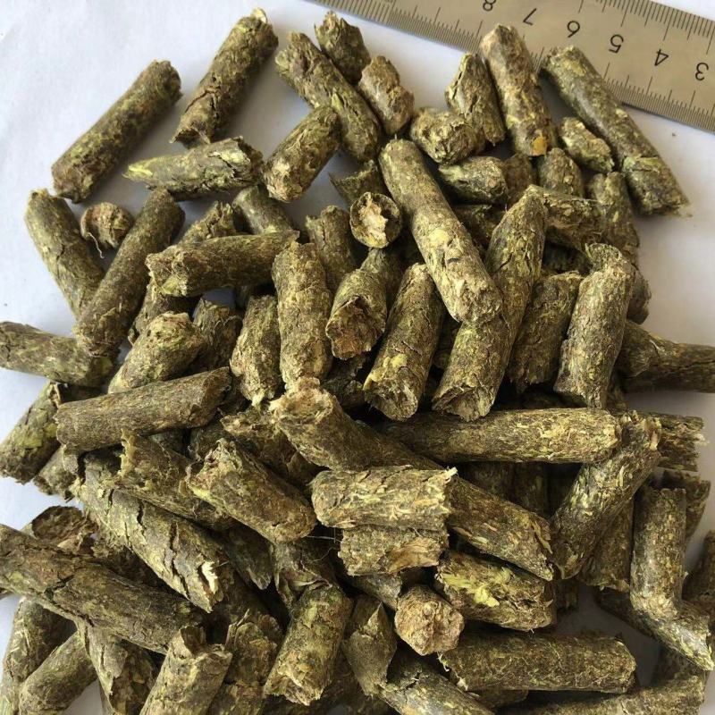 花生秧颗粒牧草饲料牛羊牧干草自产自销，有需要者可联系我。