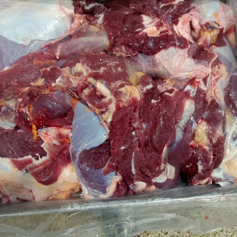 牛肉，内蒙屠宰厂直销，纯草地牛肉，量大，保证货源保证质量