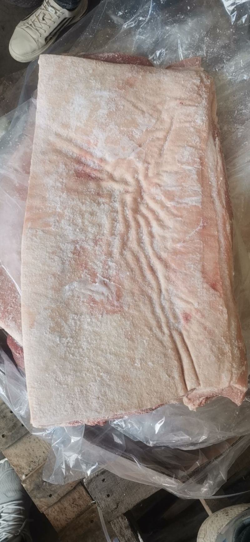 肥猪带皮中方五花，新货，手续齐全，厂家直销供应稳定