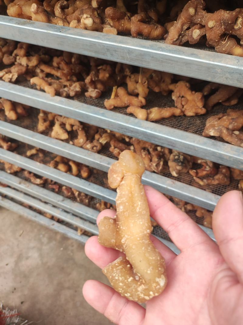 黄精干个，黄精片，50克以上的精品，颜色漂亮，肉质饱满。