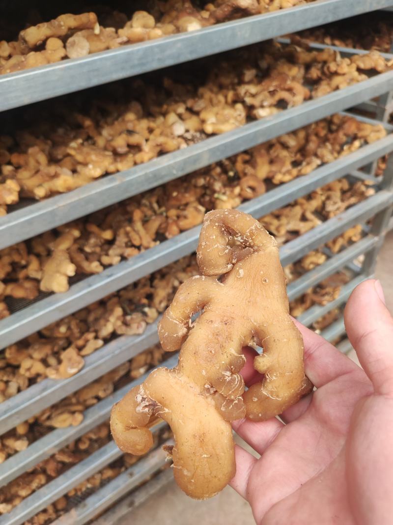 黄精干个，黄精片，50克以上的精品，颜色漂亮，肉质饱满。