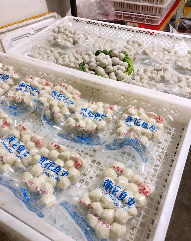 源头厂家常年批发纯鱼丸10斤/50斤，可以定做