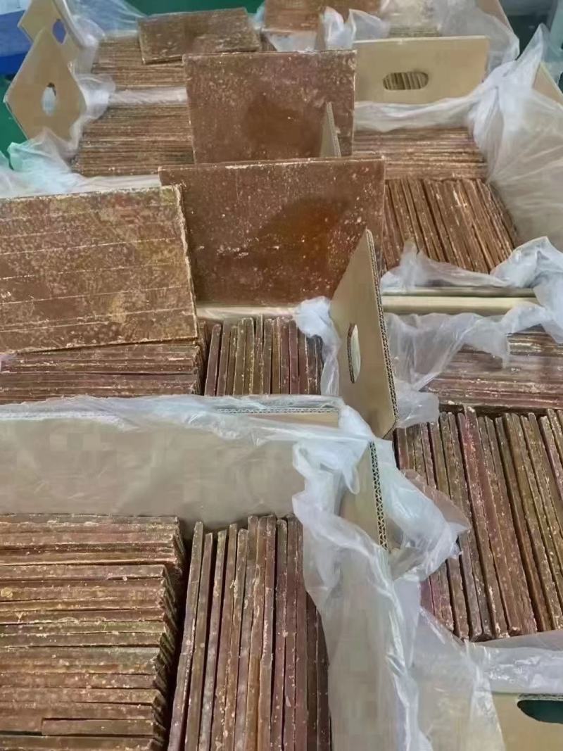 罐装梨膏糖深色，黄色250克一罐，一件60罐地摊展会