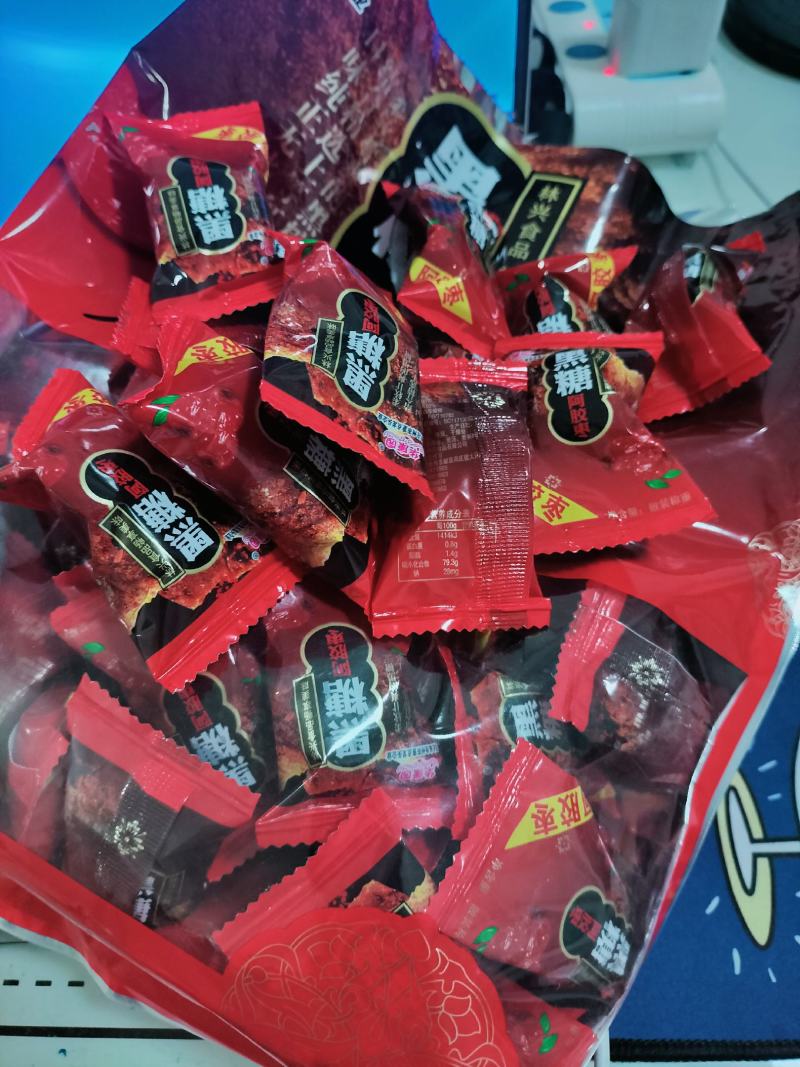 黑糖阿胶枣选自新疆红枣黑糖熬制而成厂家直销对接电商欢迎全
