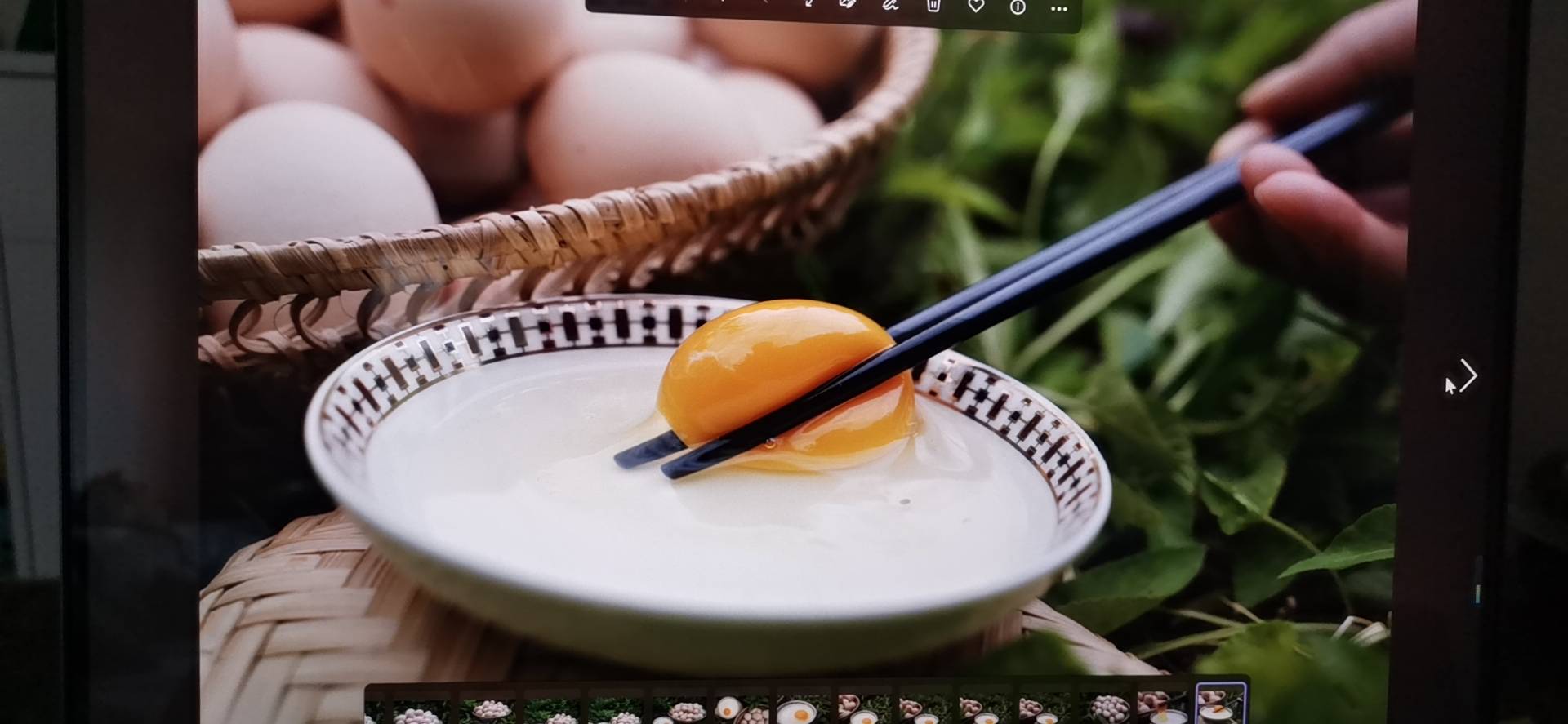 煮鸡蛋的厨房场景