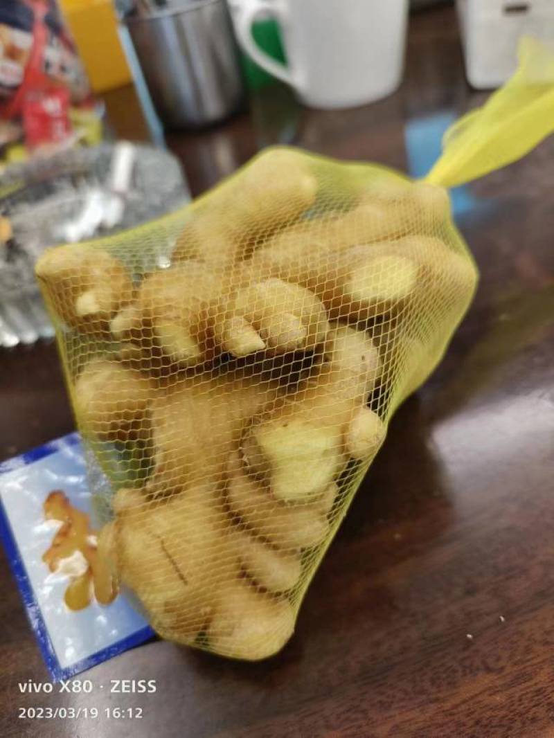 整年出售白姜，嫩姜小黄姜，大黄姜，国内国外都有货专业代办
