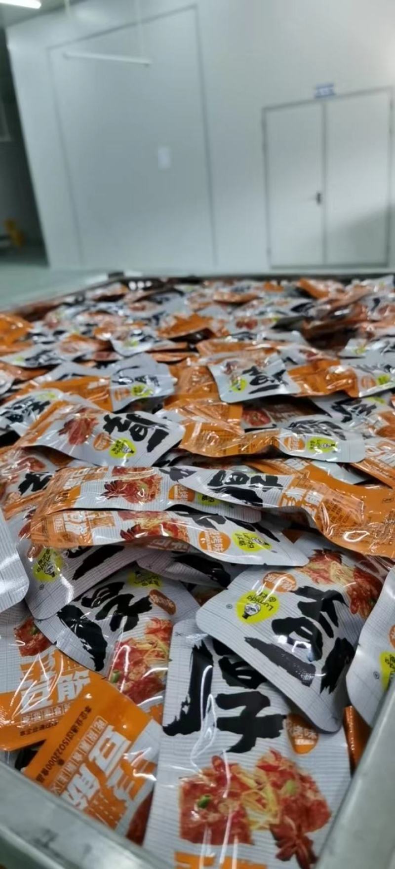 手撕豆筋，香味可口，多种口味，独立包装