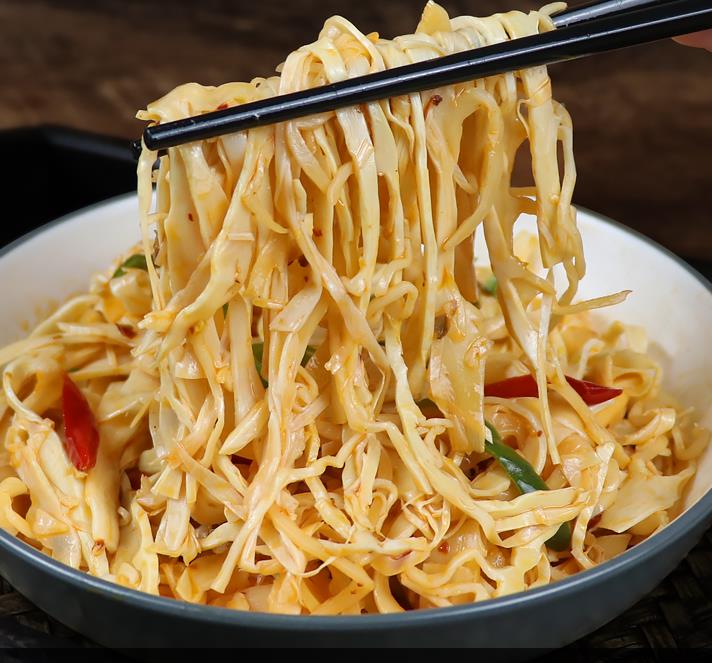 竹笋焯水过程图:展示竹笋在沸水中焯水的细节 竹笋焯水过程图