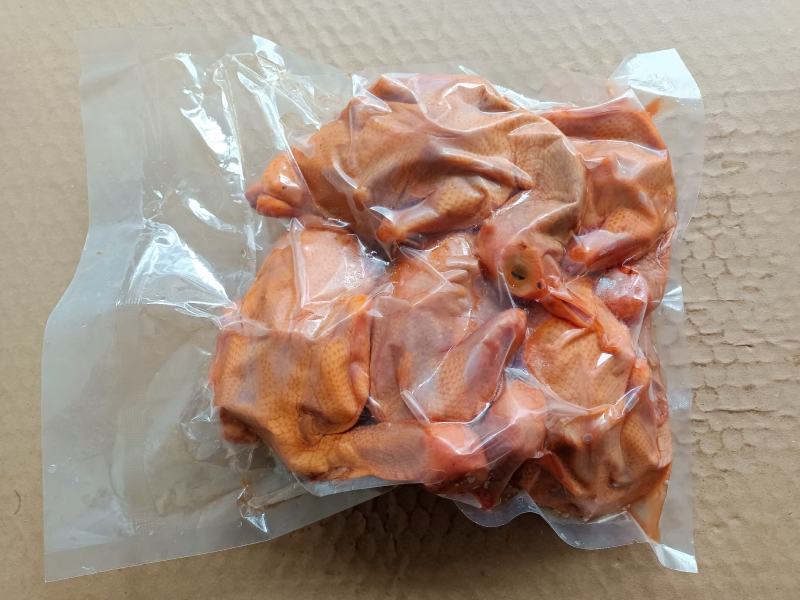 红烧脆皮乳鸽4到6两（半成品）拆开包装即可炸或烤工厂发货
