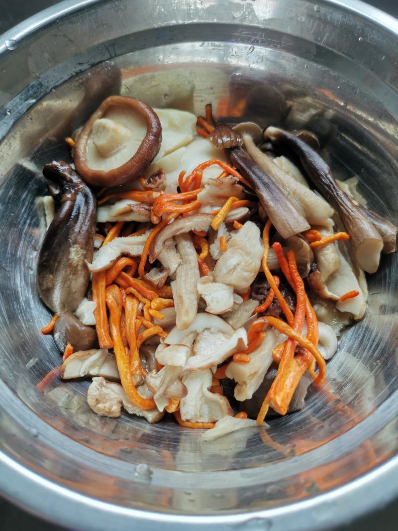 供应酒店食材云滇山珍冻干菌汤包云南菌汤包一箱起包邮