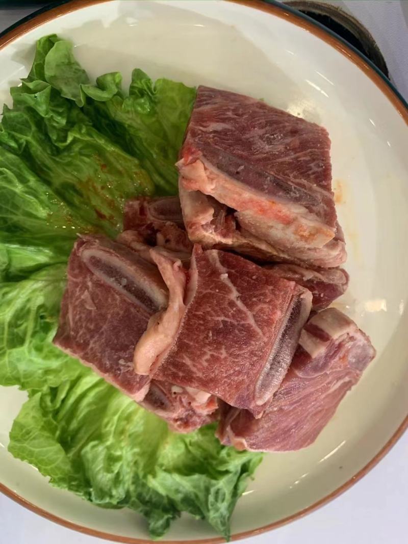黑牛仔骨切块，本厂大量生产，货源充足全国发货，手续齐全。