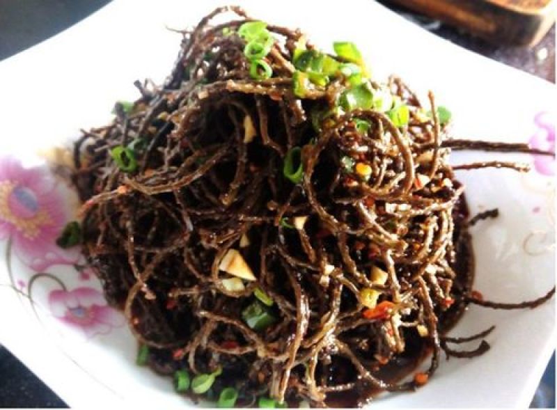 大凉山野生核桃花