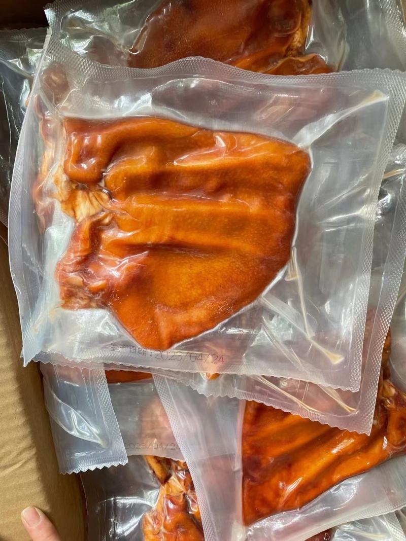 真空全熟卤猪耳朵，一件20斤，加热即食