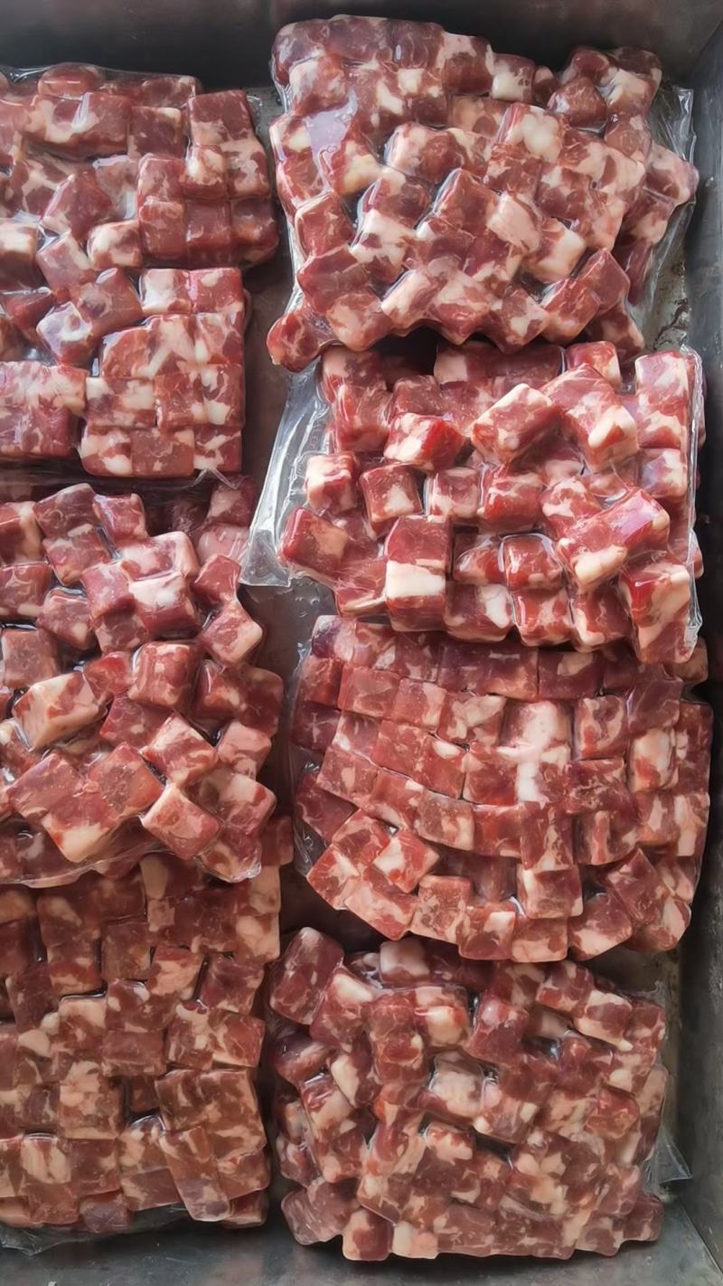 牛肉粒，煎，烤，穿串均可。饭店，烧烤店，烤肉店食材。