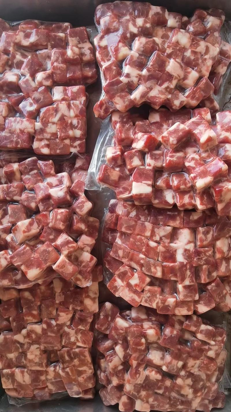 牛肉粒，煎，烤，穿串均可。饭店，烧烤店，烤肉店食材。