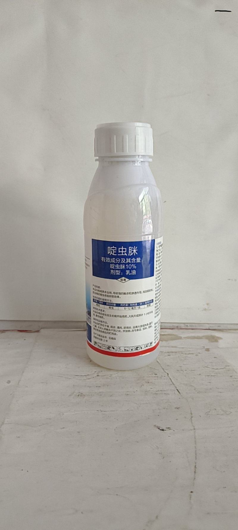 10%啶虫脒对蚜虫蓟马飞虱类害虫有很好的防效，持效期较长