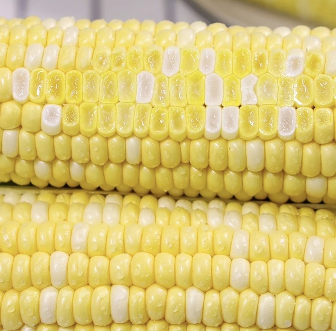 甜玉米花成品展示，装在碗中撒上调味料