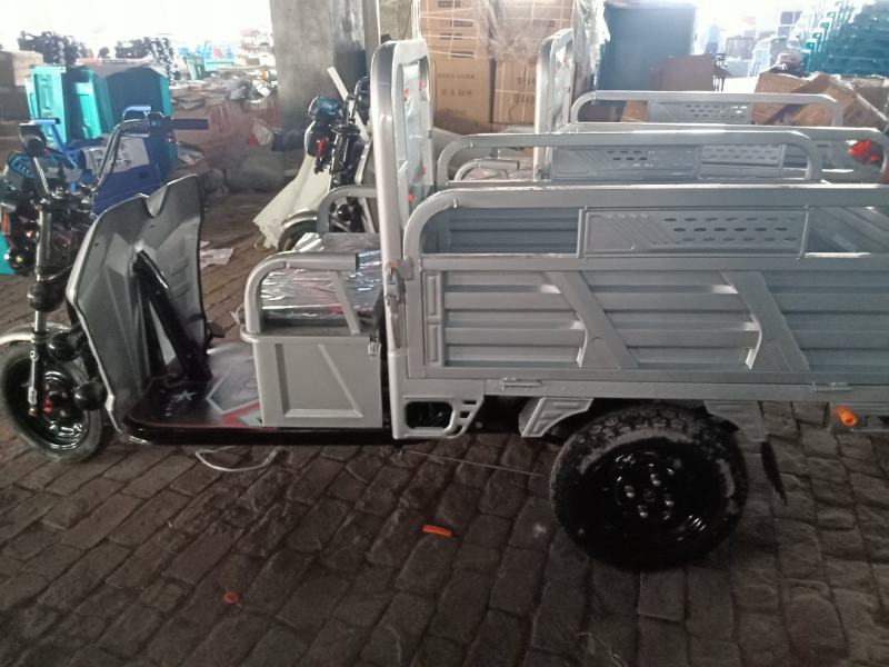 电动三轮车快递车