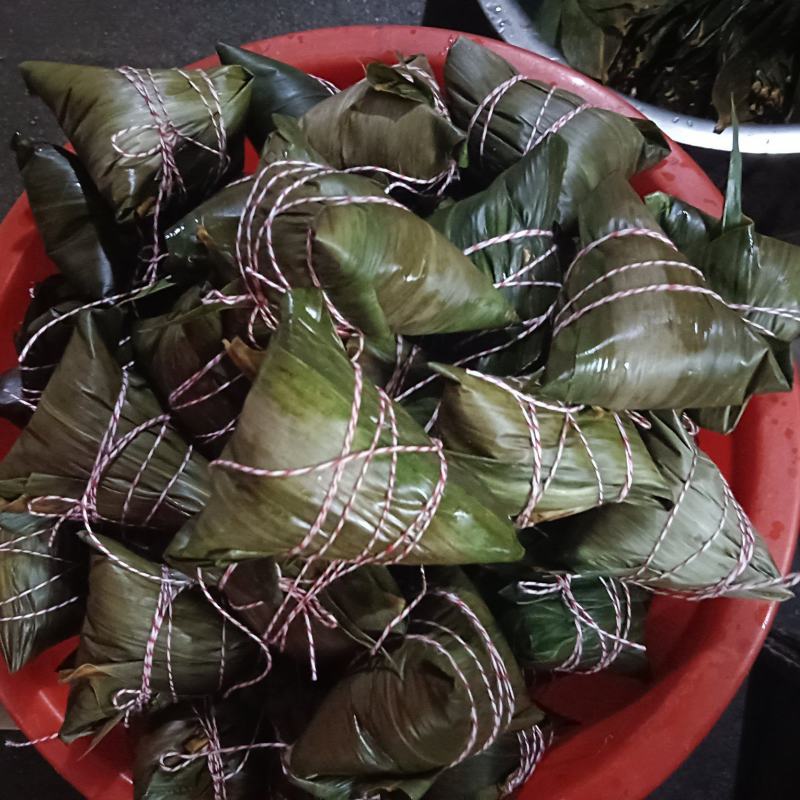 各位老板好这里，我卖的是蜜枣粽，豆沙粽，还会有白米，有