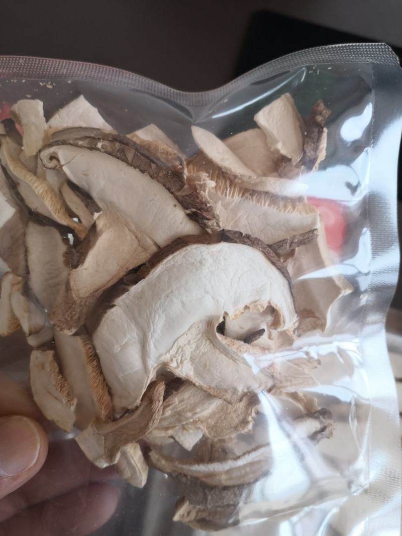 云南野生菌：松耸，黑松露，牛肝菌等