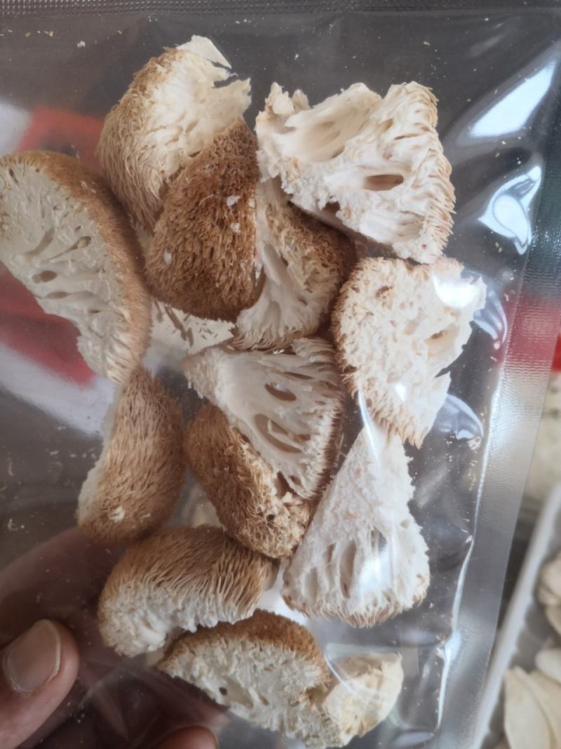 云南野生菌：松耸，黑松露，牛肝菌等