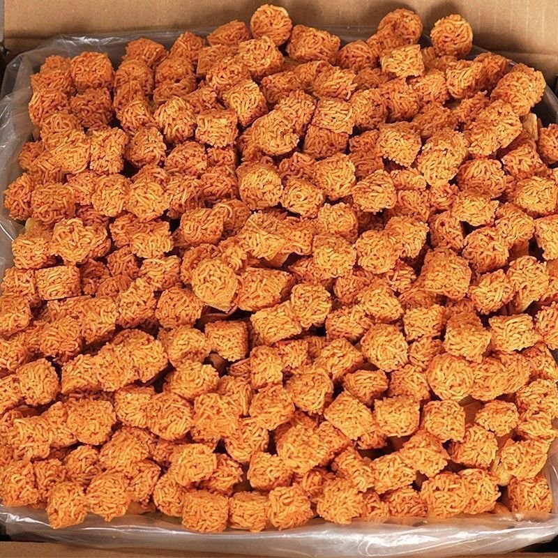 拉面丸子牛排味麻辣味烧烤味休闲零食小吃，厂家直销量大优惠