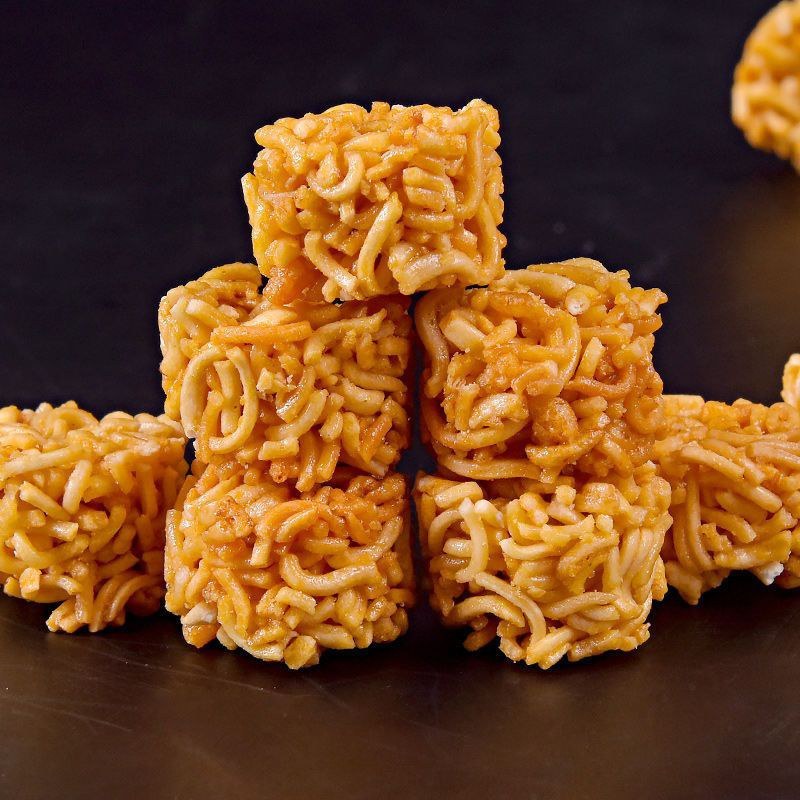 拉面丸子牛排味麻辣味烧烤味休闲零食小吃，厂家直销量大优惠