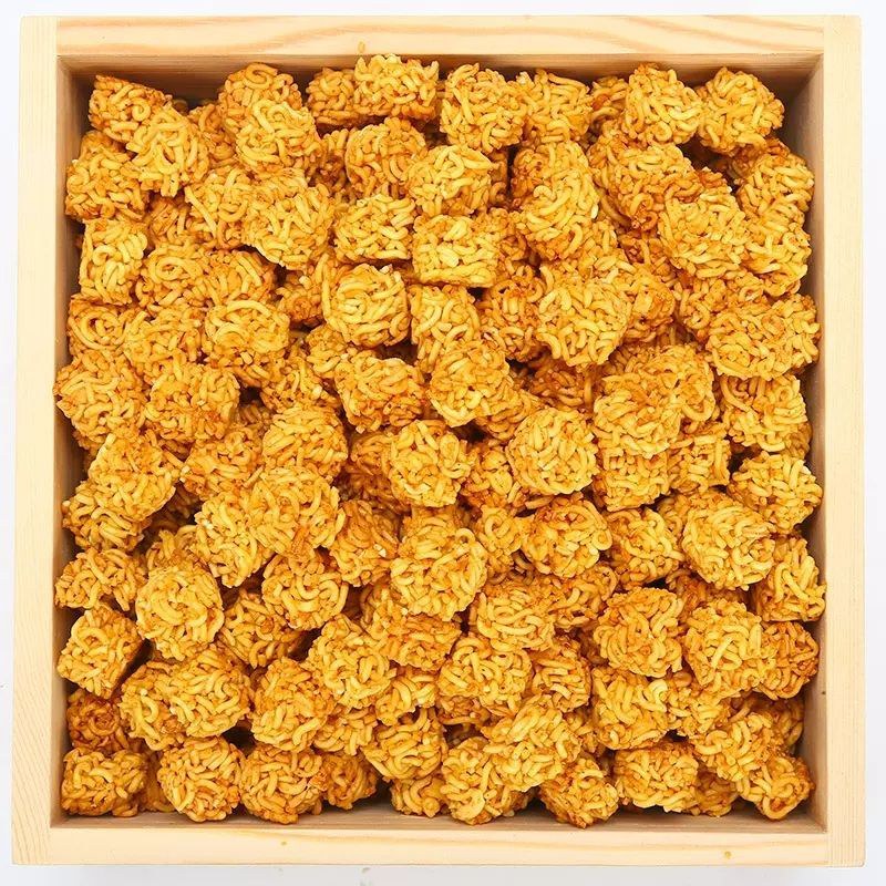 拉面丸子牛排味麻辣味烧烤味休闲零食小吃，厂家直销量大优惠