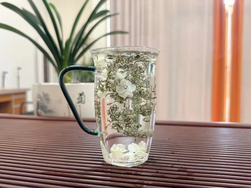 新茶，碧潭飘雪
