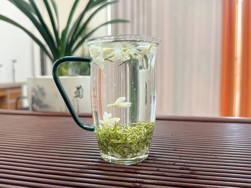 新茶，碧潭飘雪