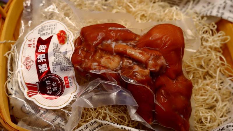 【熟食猪蹄】酱猪蹄，有红色，酱色，全熟前蹄。150斤起批