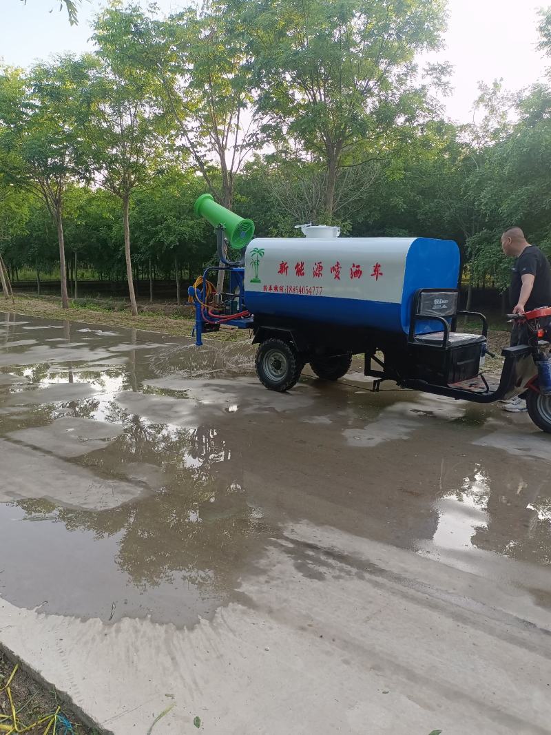 厂家直销洒水车，多种环卫车