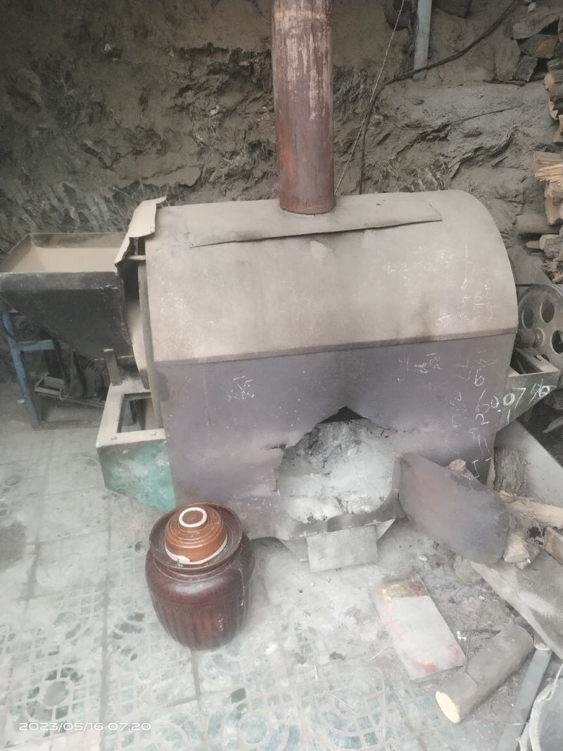 自产自销芝麻香油，香气十足，纯正无假，不加任何添加计。