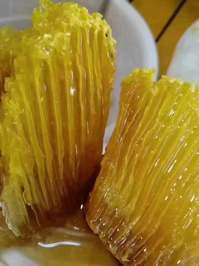 蜂巢蜜，自产自销，一手蜜源深山定点养殖，仅拿人工费一年一