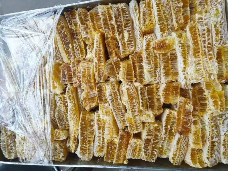 蜂巢蜜，自产自销，一手蜜源深山定点养殖，仅拿人工费一年一