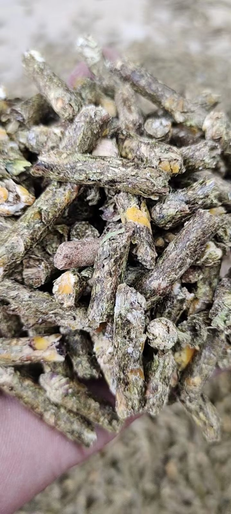 花生秧颗粒饲料