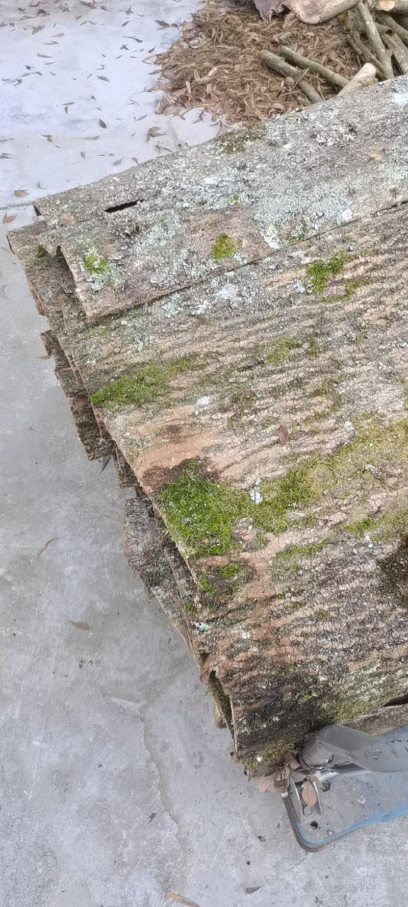 杜仲板皮，杜仲皮三十年以上树龄，3mm以上厚度，产地直发