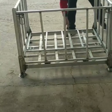 金属托盘
