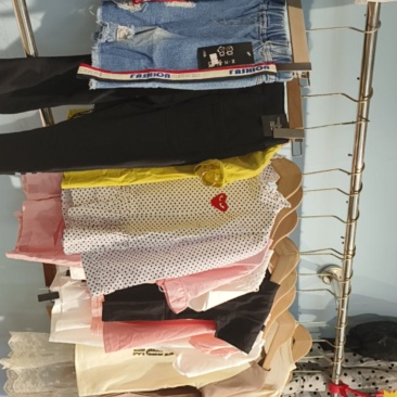 一批实体店童装
