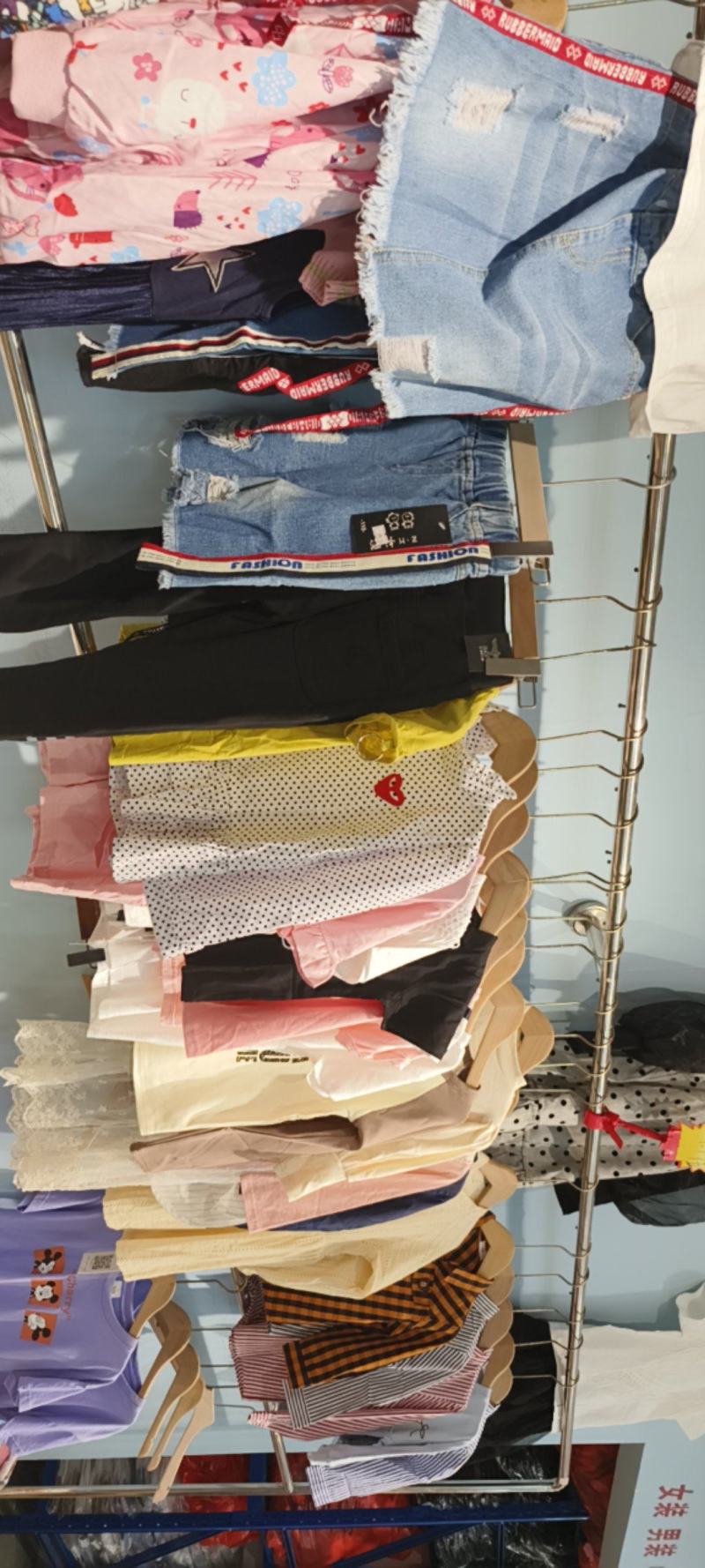 一批实体店童装