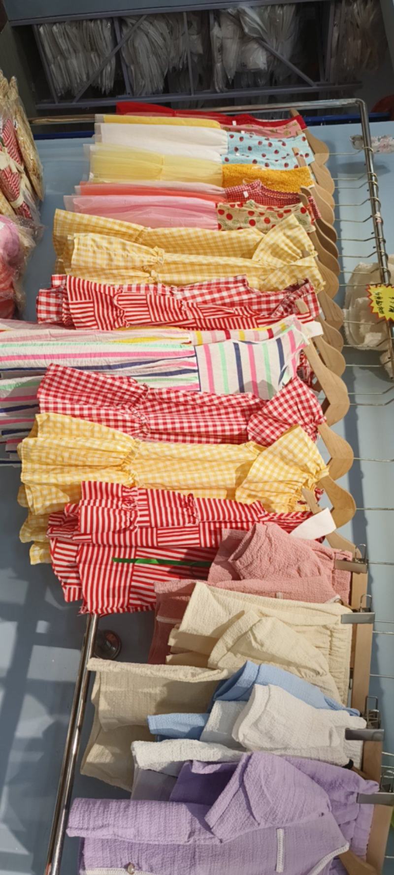 一批实体店童装