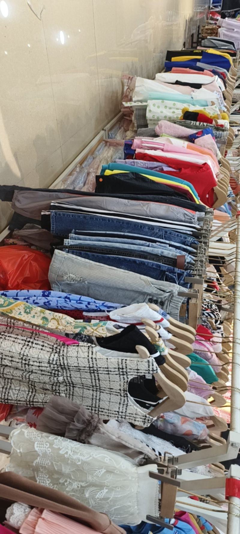 一批实体店童装